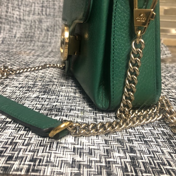 Gucci emerald interlocking leather crossbody bag. - Picture 5 of 5
